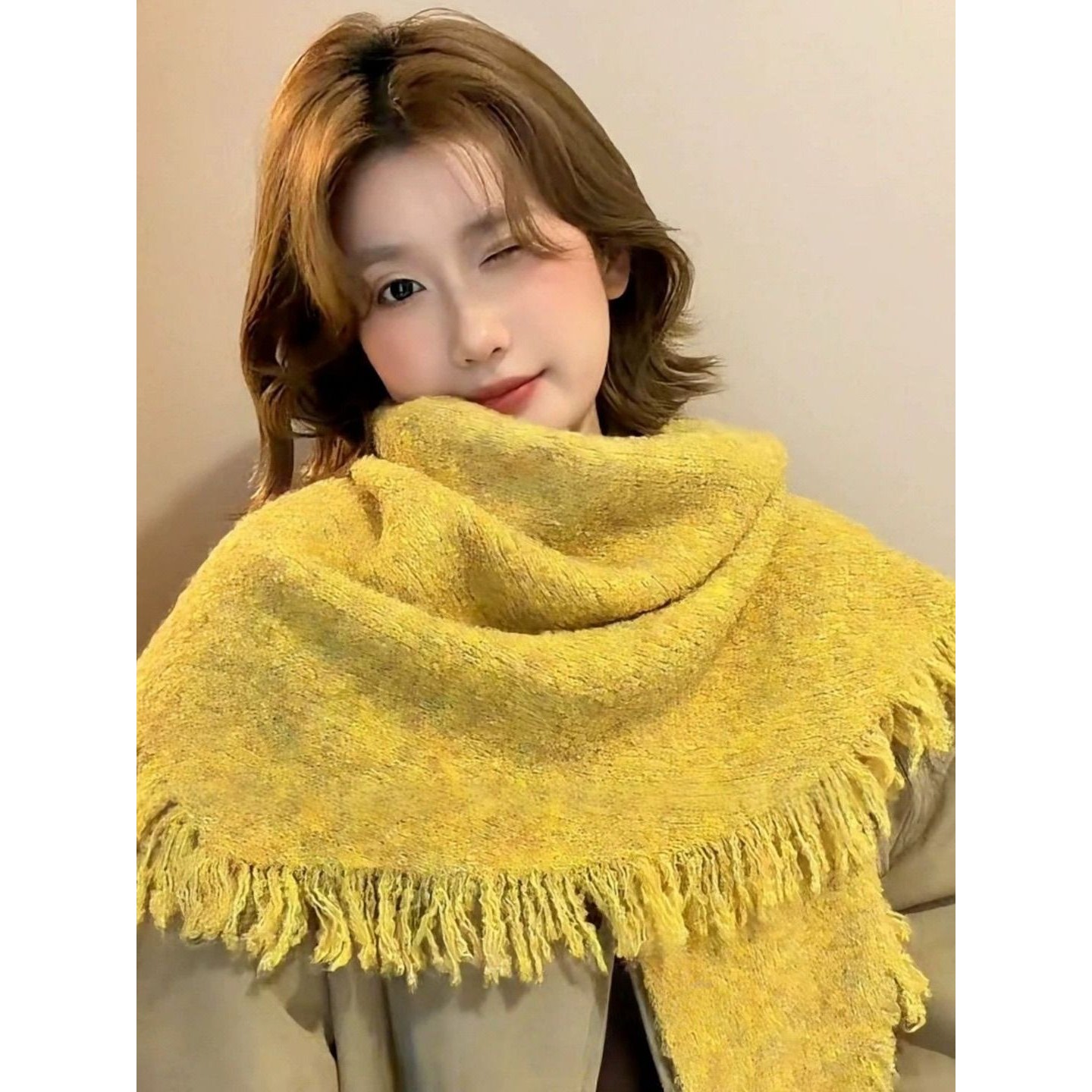 黄色羊绒披肩外搭女2025年新款三角围巾旗袍披肩秋冬季保暖高级感