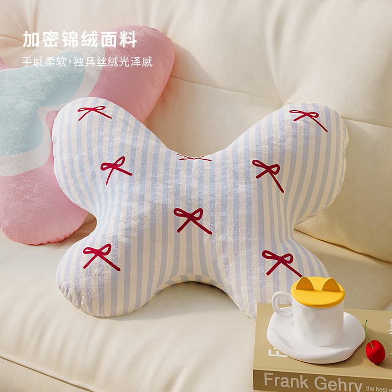 可爱抱枕异形创意靠枕沙发客厅卧室办公护腰垫卡R通少女睡觉午休