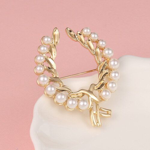 Simple Pearl Flower Brooch Alloy Diamond Womens Fashion Clot