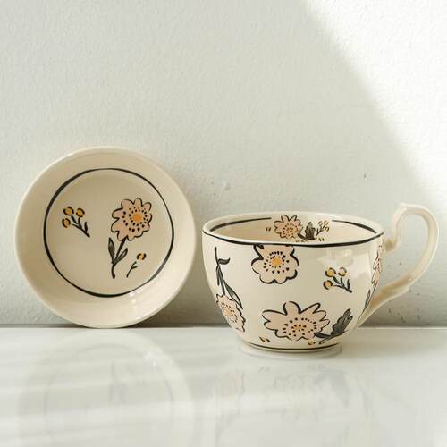 Hand drawn comic style 460ml covered ceramic breakfast cup