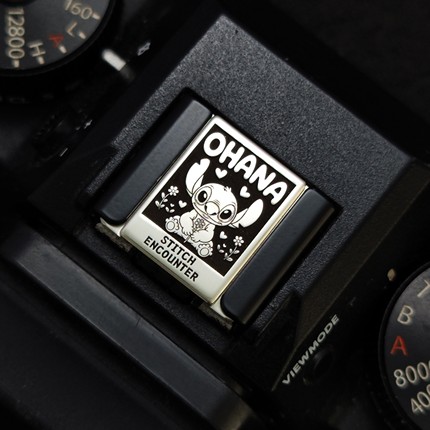 史迪奇热靴盖适用富士x100vixt50xe5尼康zfc佳能松下s9相机装饰