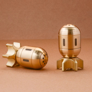 黄铜火箭鱼雷指尖陀螺手把件玩具解压发泄神器创意可旋转模型摆件