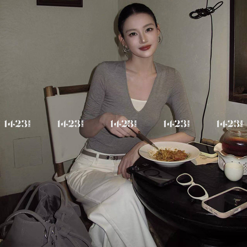 1423【瘦瘦T 】撞色假两件高弹针织衫V领中袖修身显瘦上衣T恤夏季