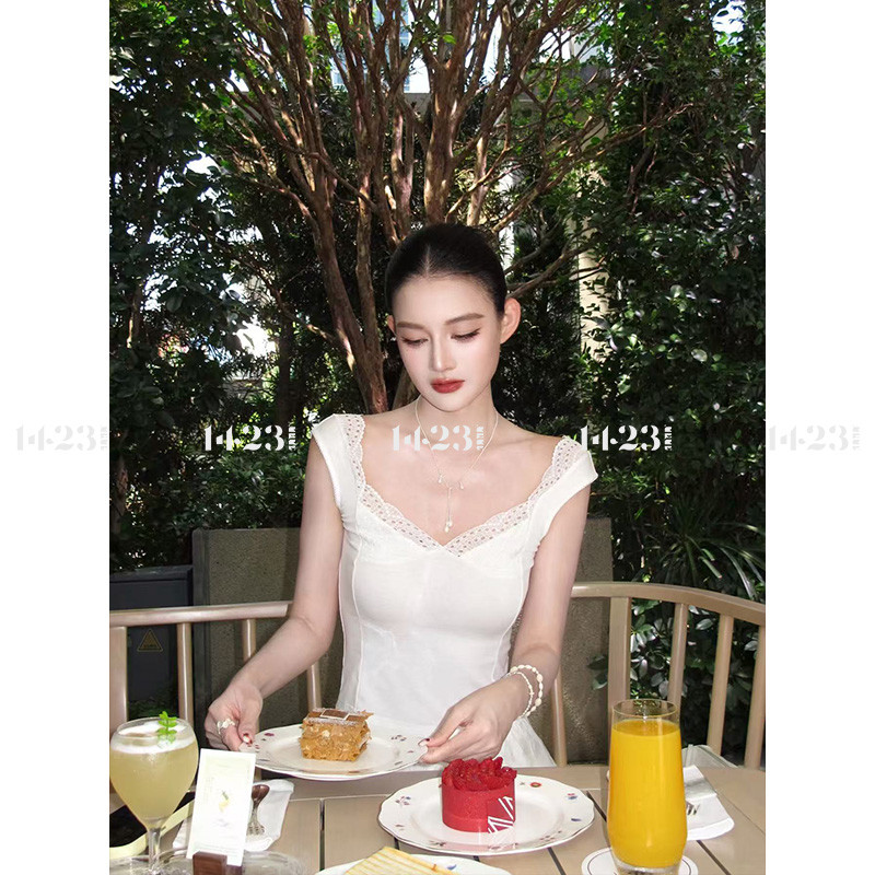 1423【芭蕾云梦】纯欲蕾丝氛围感吊带 深V领微收腰百搭显瘦上衣