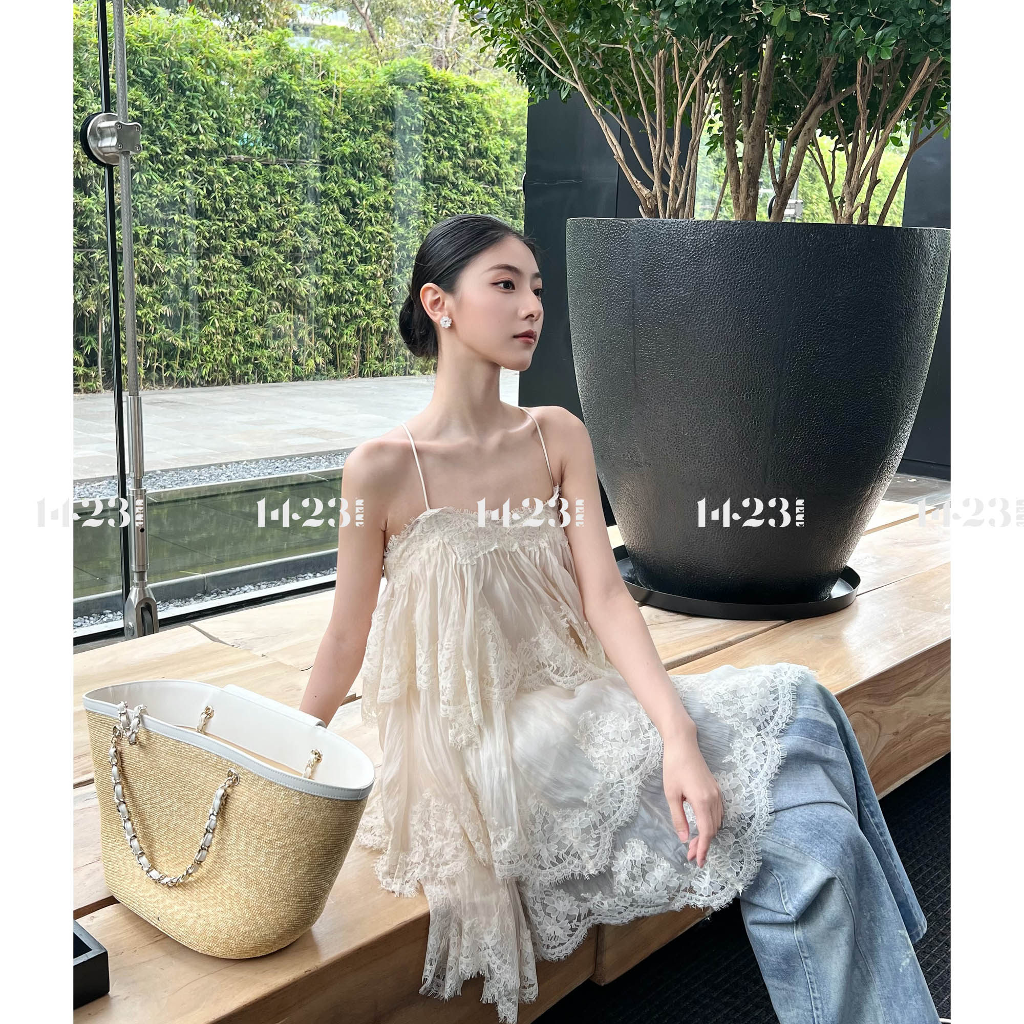 1423【雾漫轻纱】白色蕾丝吊带蛋糕裙多层蕾丝短款度假连衣裙图片