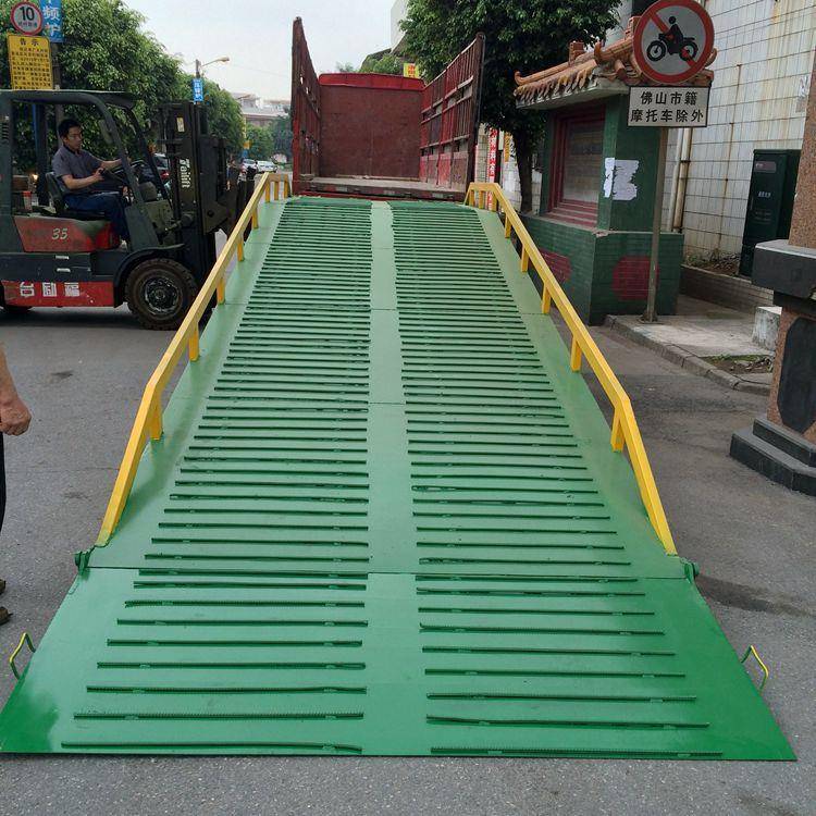 移动式登车桥厂家佛山移动登车桥装集装箱移动平台