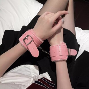 道具手铐毛绒pu皮革手铐剧本杀游戏道具手链加重情侣加厚脚铐男女