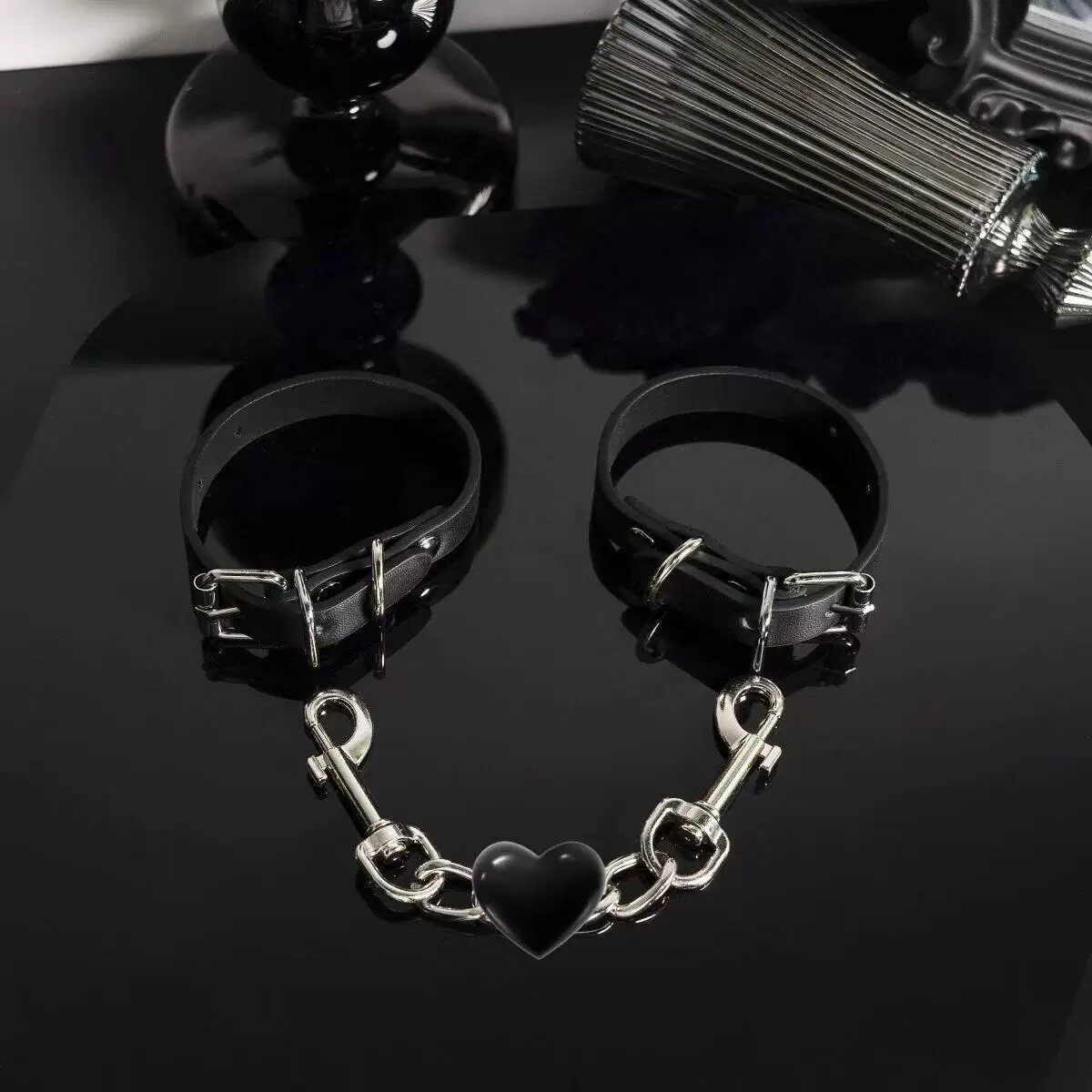 纯欲高级感皮革手铐脚环可拆卸牵引拍照道具网红手铐性感纯欲情侣