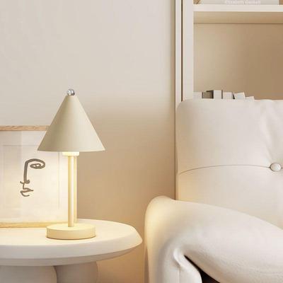 北欧圣诞树现代简约客厅沙发创意卡通装饰卧室床头摆件LED小台灯