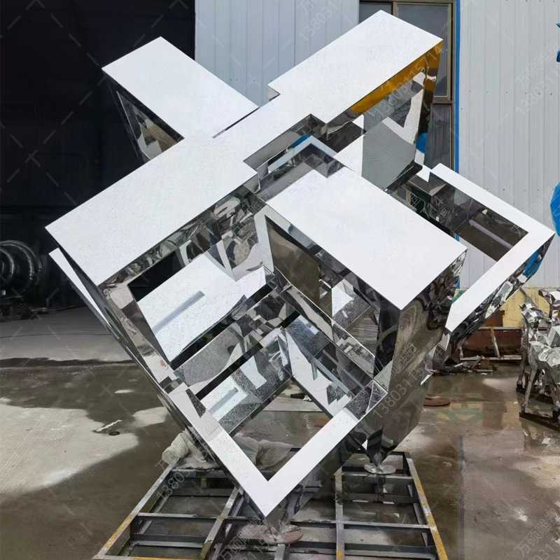 大型不锈钢魔方雕塑户外创意铁艺正方体镜面镂空文字发光制作