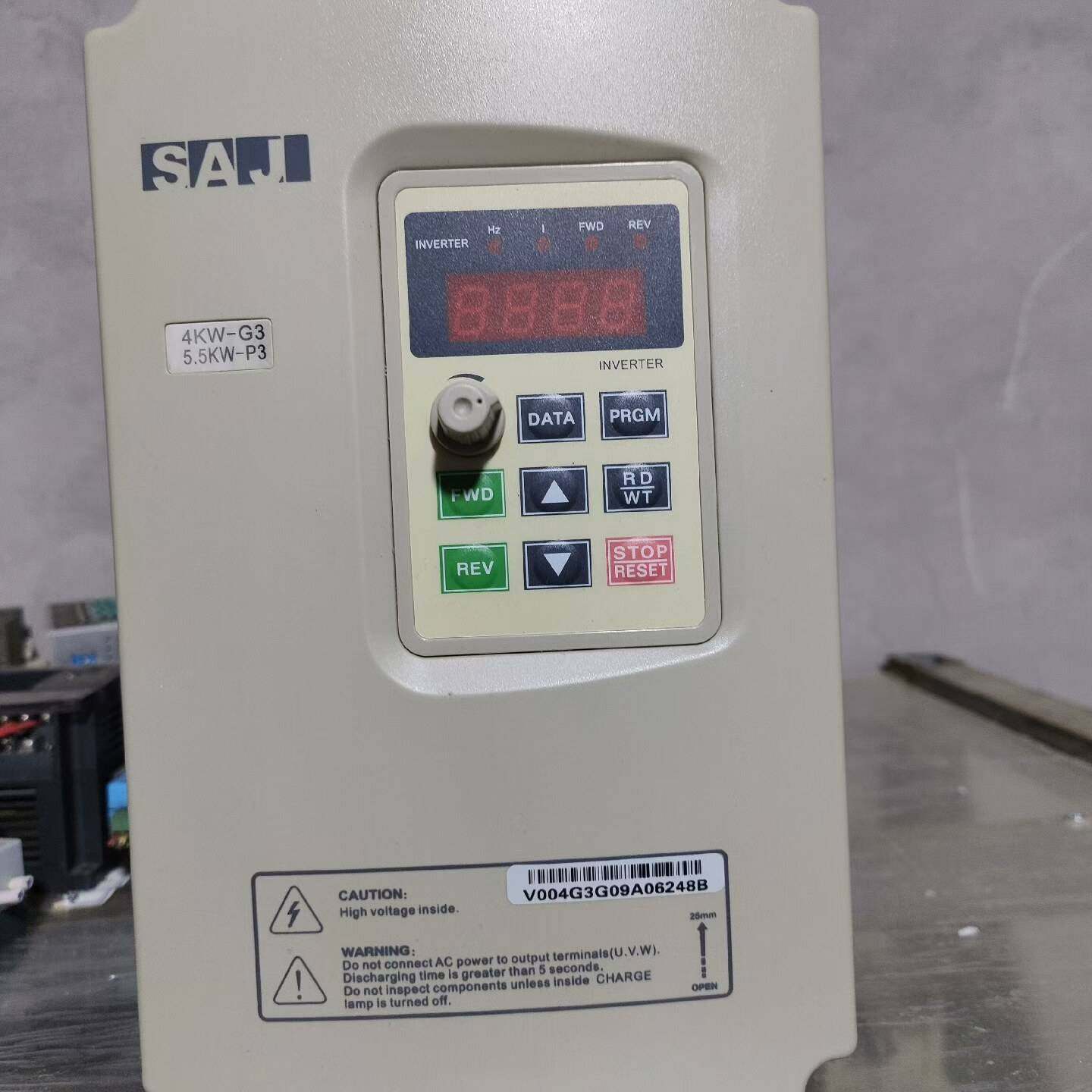 议价三晶变频器  V004G3—PB   4kw/5.5kw