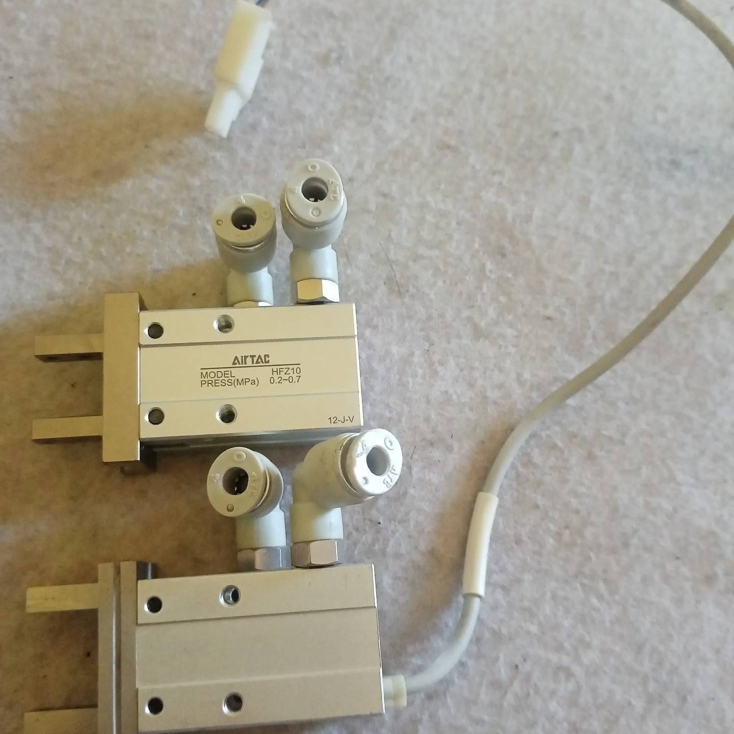 【议价】正品亚德客HFZ10手指气缸只剩1个了，