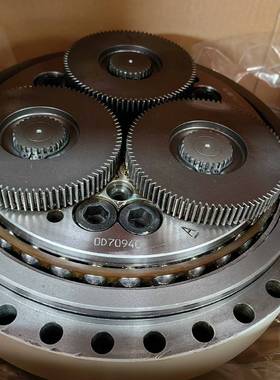 议价安川MA1900机器人手腕，HW0381646-A减速机B轴