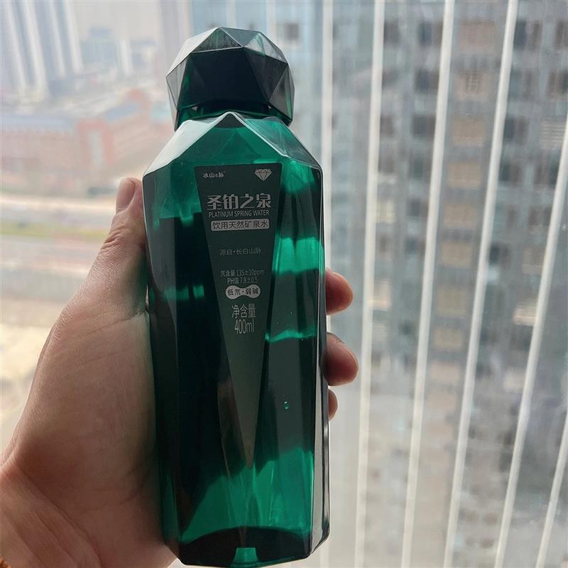 圣铂之泉高颜值长白山脉低氘矿泉水整箱天然碱性小瓶装高档饮用水