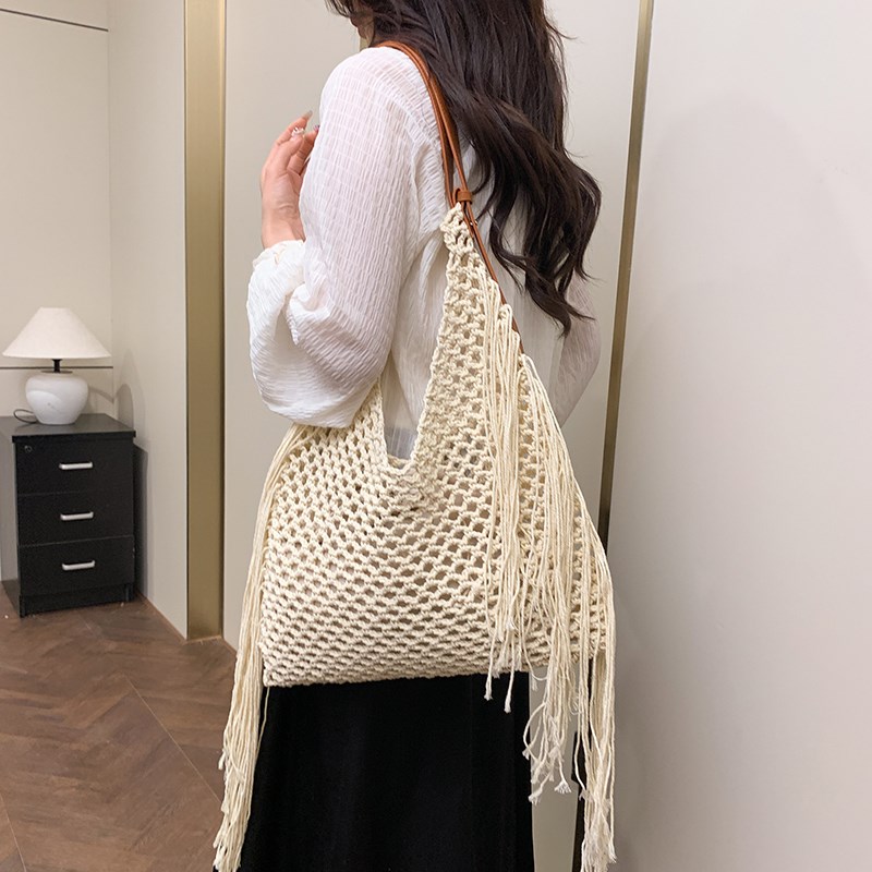 慵懒松弛感单肩流苏沙滩包女2025E新款度假风大容量镂空棉线编织