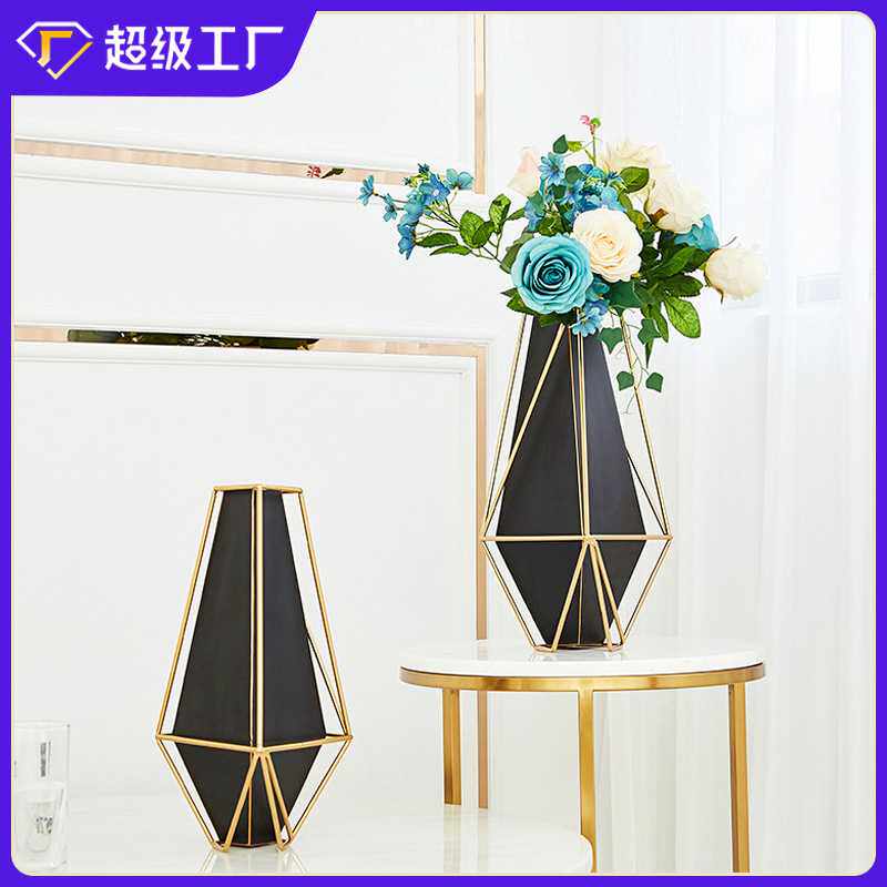 外贸欧式轻奢复古金属花瓶摆件高级感创意家居餐桌玄关工艺品