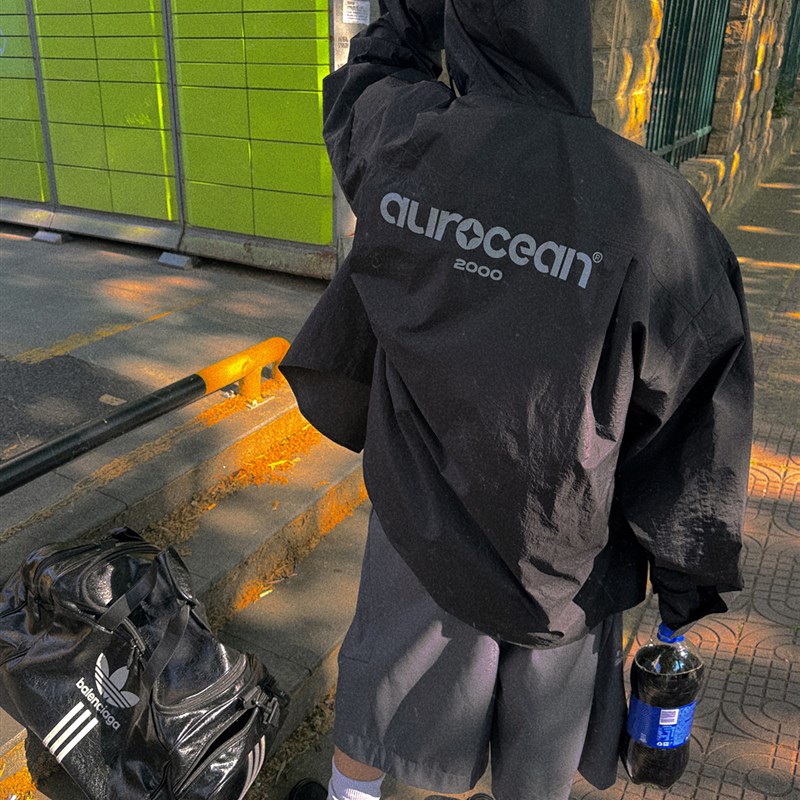 Aurocean 防晒指数100+黑色连帽衬衫 反光印花轻盈挺括 防晒衣
