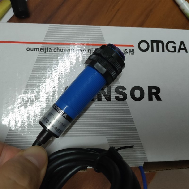 欧美佳漫反射光电开关传感器E18 E3F-DS10P1 直流PNP常开