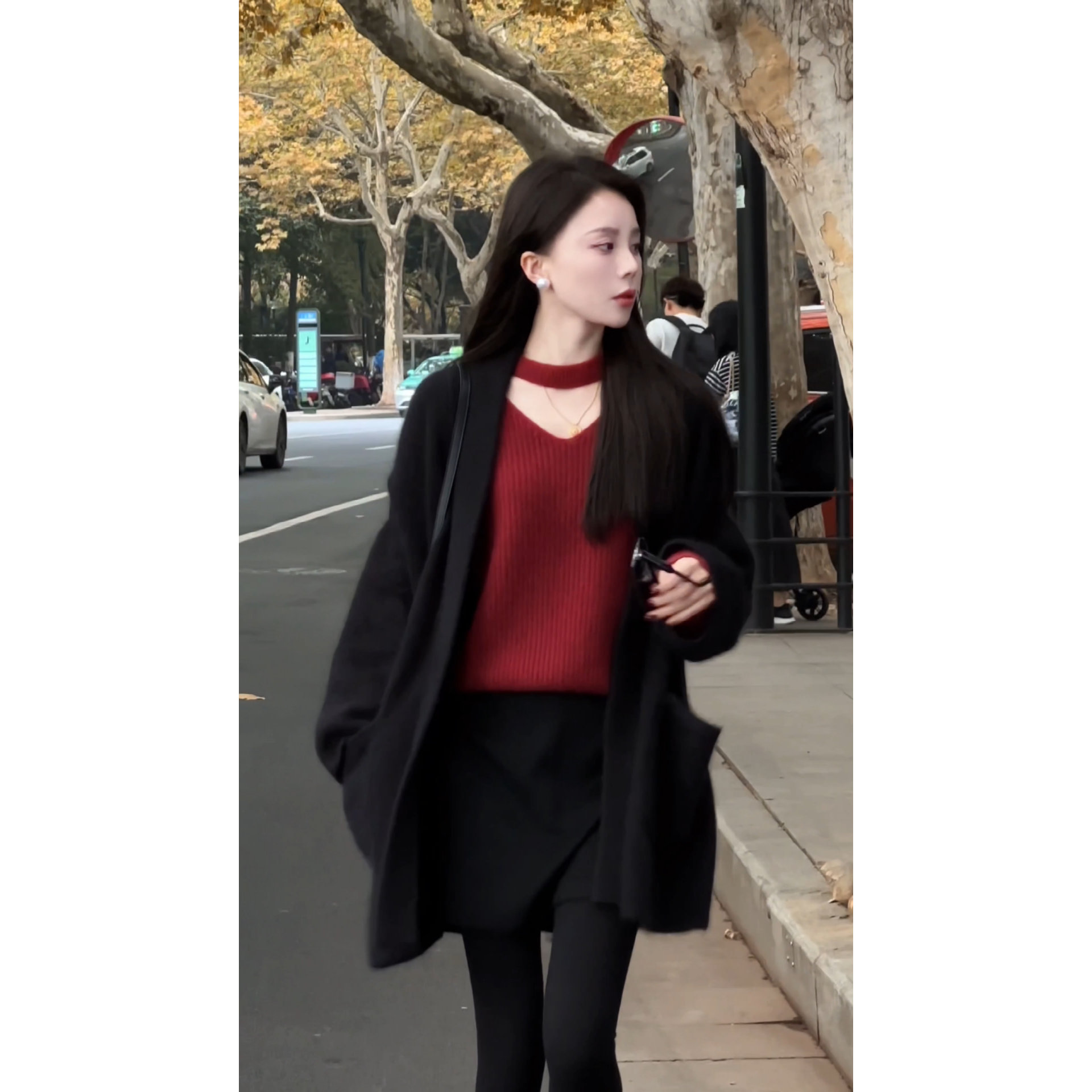 艾文文IRIS 天鹅颈 2025冬内搭气质显瘦女士上衣挂脖镂空针织衫