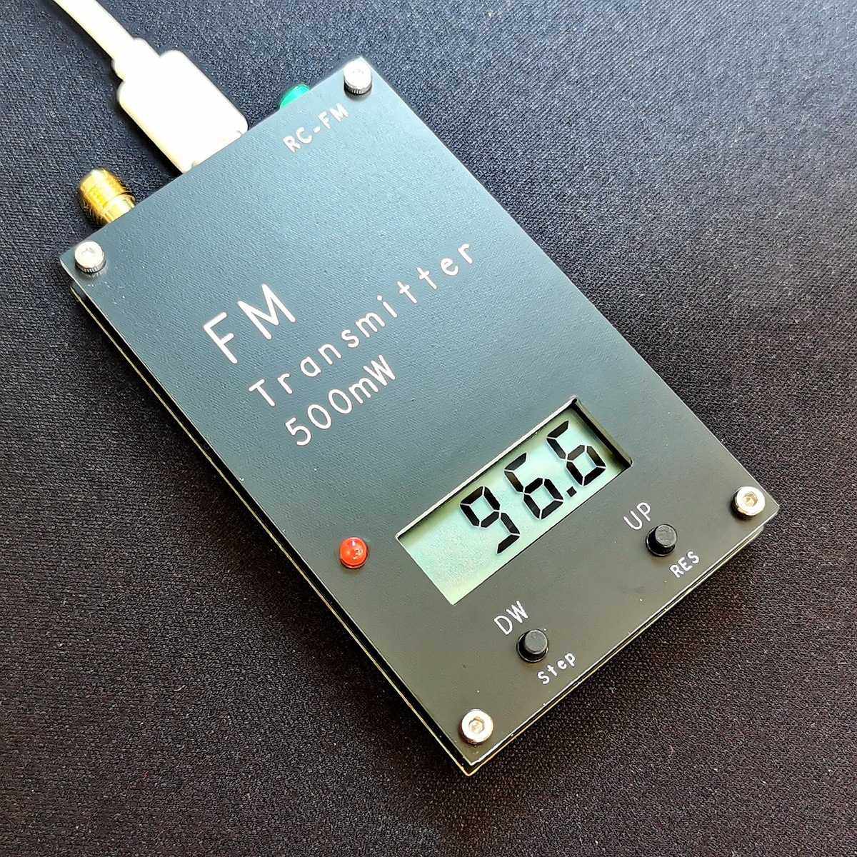 2000米 FM发射机 数字显示 0.5W 500mW 立体声 76-108M （直拍）