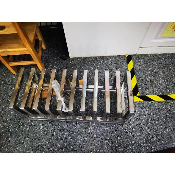 定制不锈钢砧板架厨房收纳架商用幼儿园厨房菜板架食堂砧板加厚架