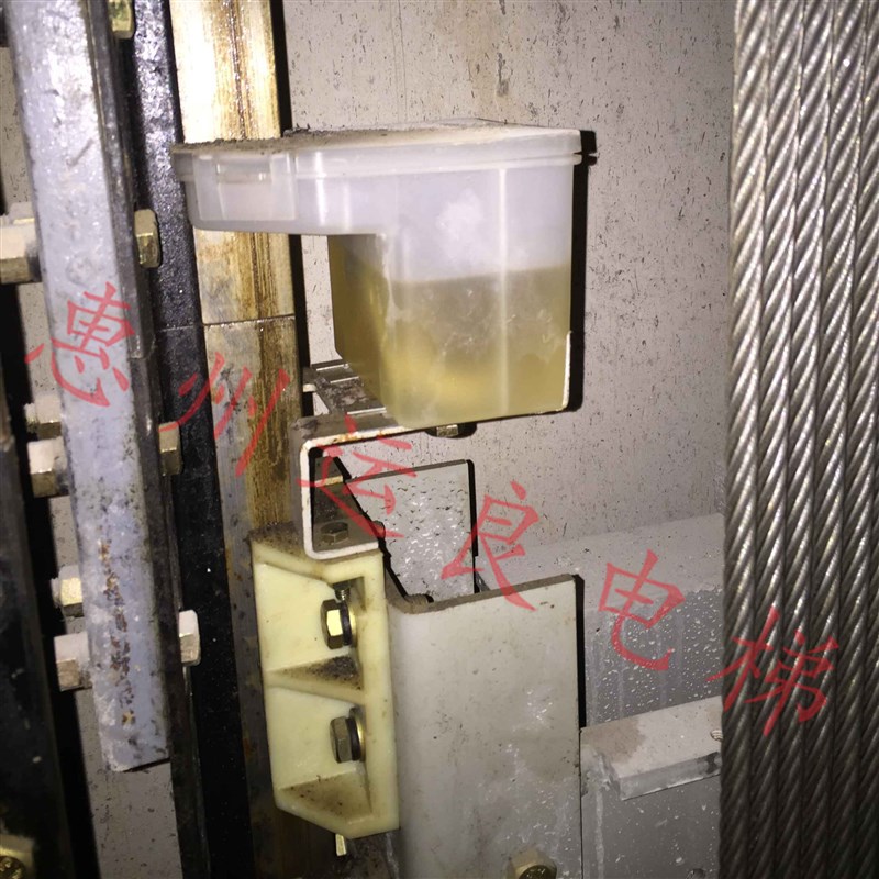 日立电梯对重架导轨新款爪型油杯支架油杯安装支架尼龙导靴支架