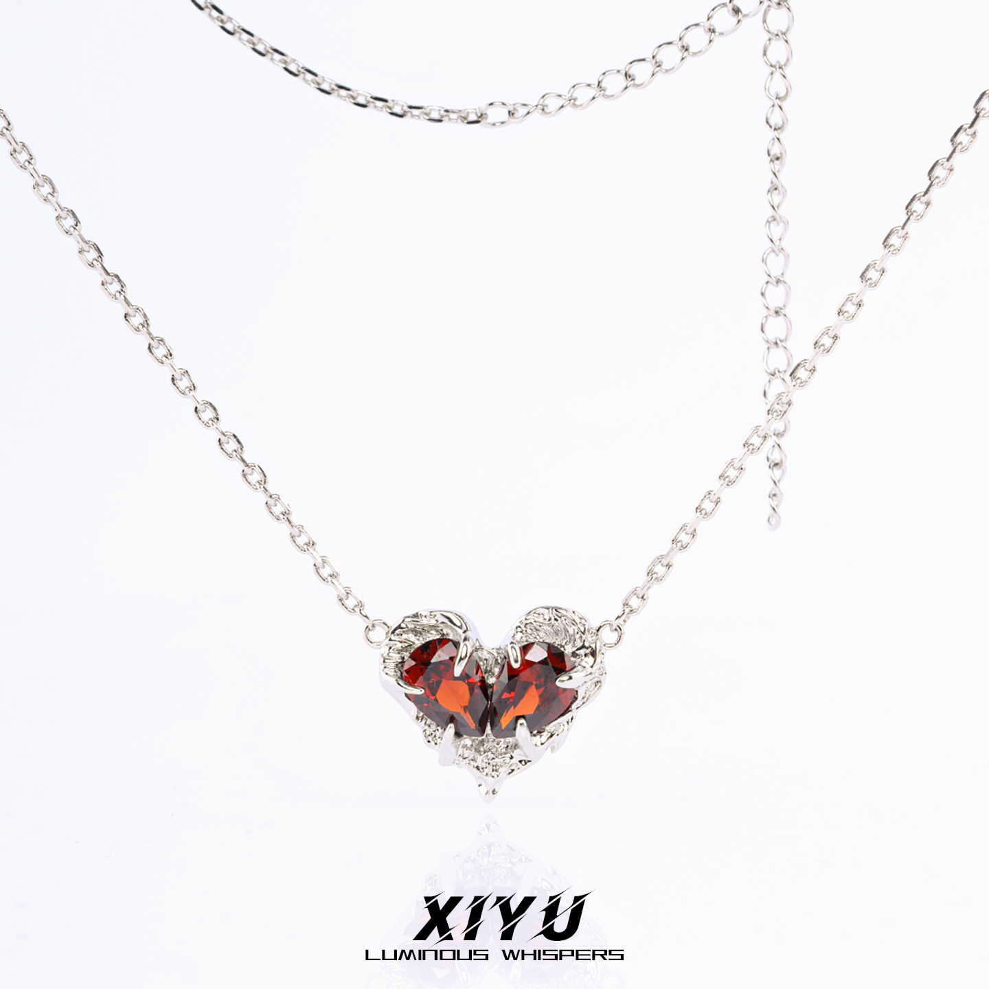 项链高级感轻奢小众原创设计爱心吊坠女款百搭银色毛衣链长款配饰