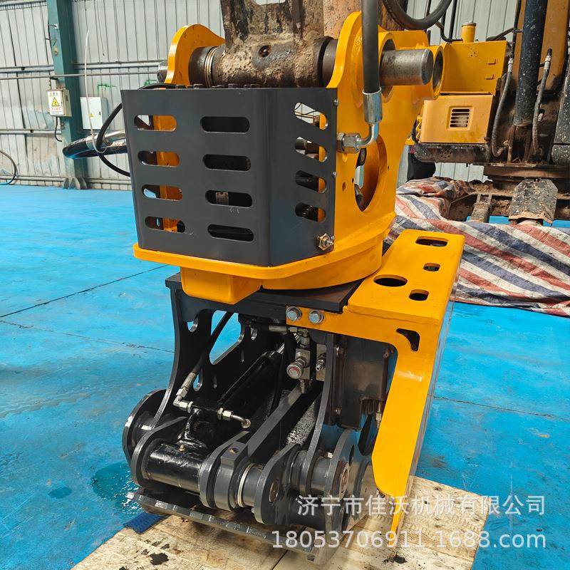 360旋转树木砍伐机200挖机抱夹锯 林场树木砍伐机树枝修剪抱夹锯