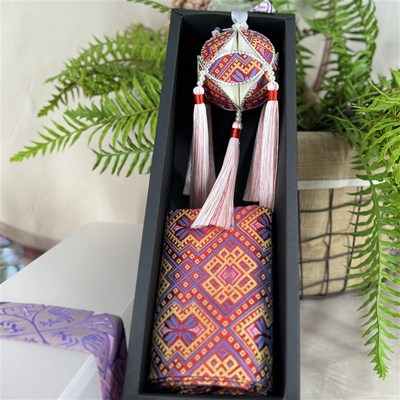 广西靖西绣蕴坊纯手工壮锦绣球伴手礼情人节壮美绣球围巾套盒