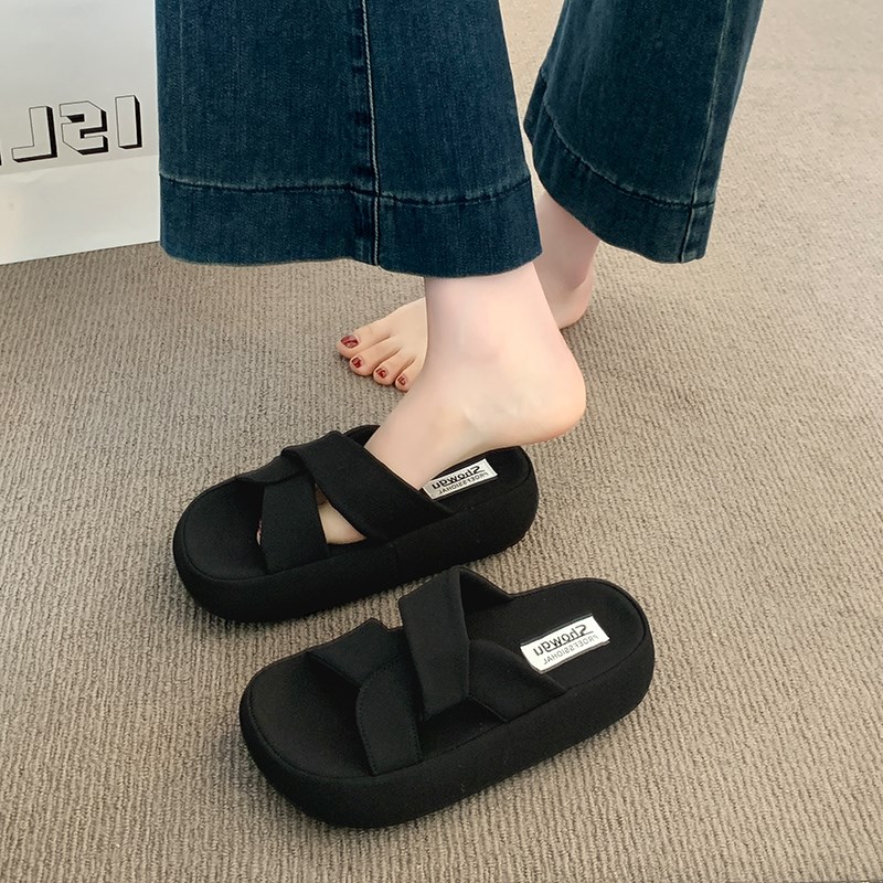 绝美厚底增高凉拖鞋女夏外穿2025新H款法式外出不累脚海边沙滩凉