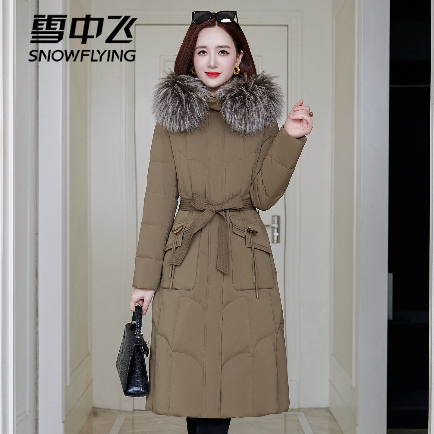 雪中飞冬季长款羽绒服女洋气中年大码女装貉子毛领保暖外套防寒服