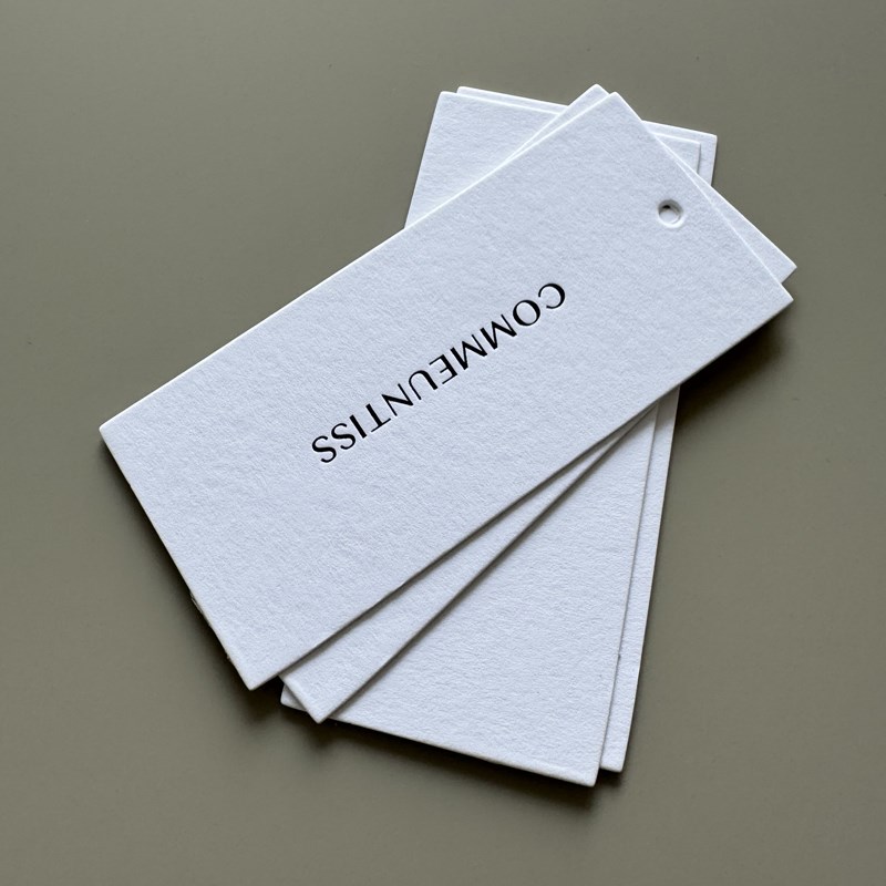 吊牌定制 白色单张卡片定做 服装女装艺术轻奢挂牌标签印刷