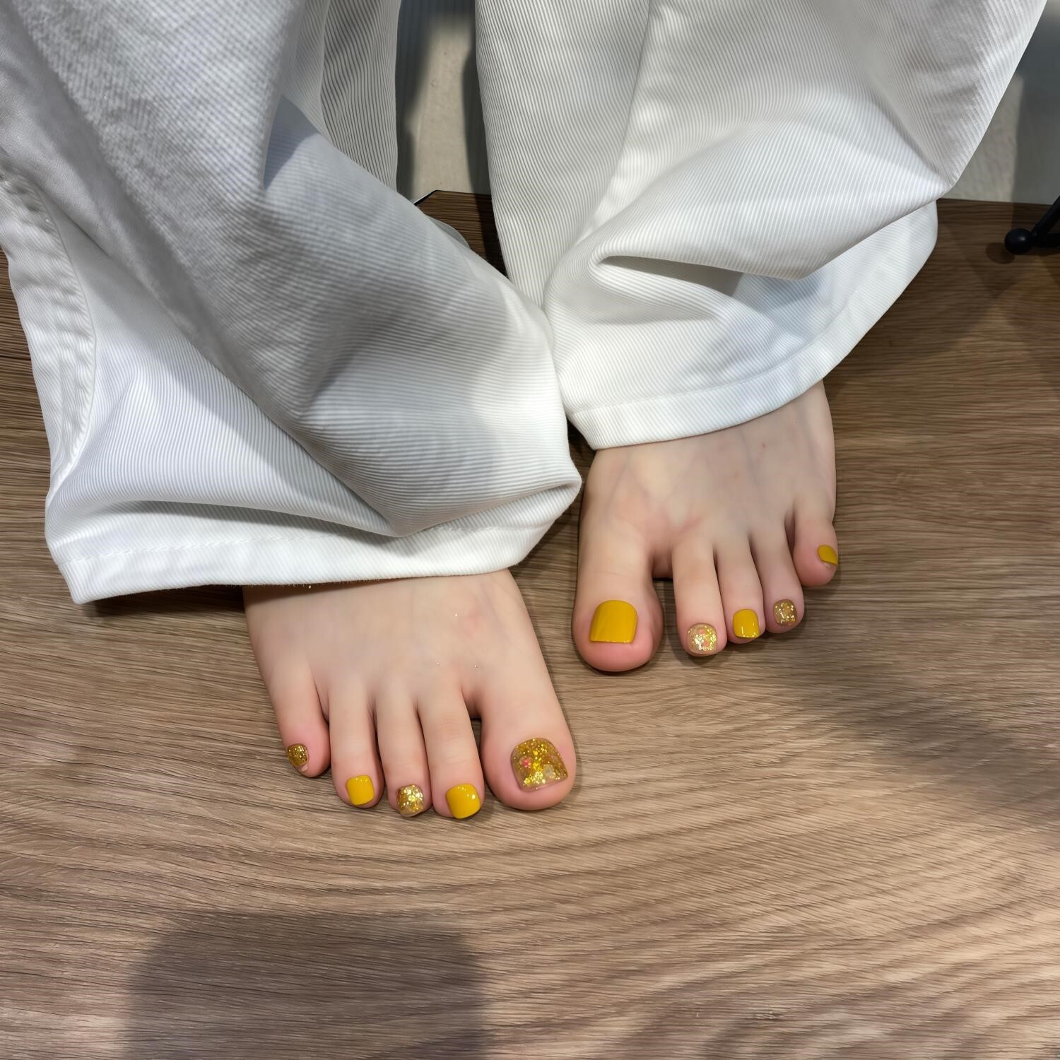 夏日新款显白跳色脚趾甲穿戴甲孕妇黄色脚丫脚指甲纯手工美甲贴片
