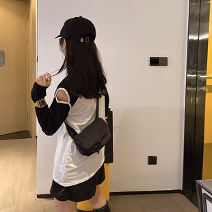简约百搭胸包休闲单肩迷你超火小包 牛津布小圆包g女斜挎2024新款