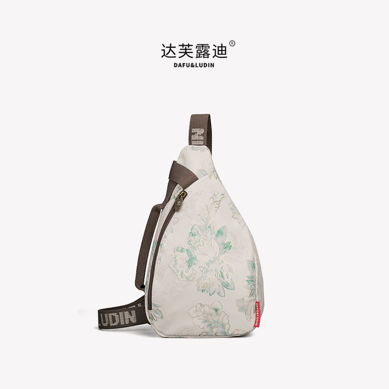 达芙露迪新款花卉印花斜挎胸包女轻便百搭大容量饺子包旅行背包女