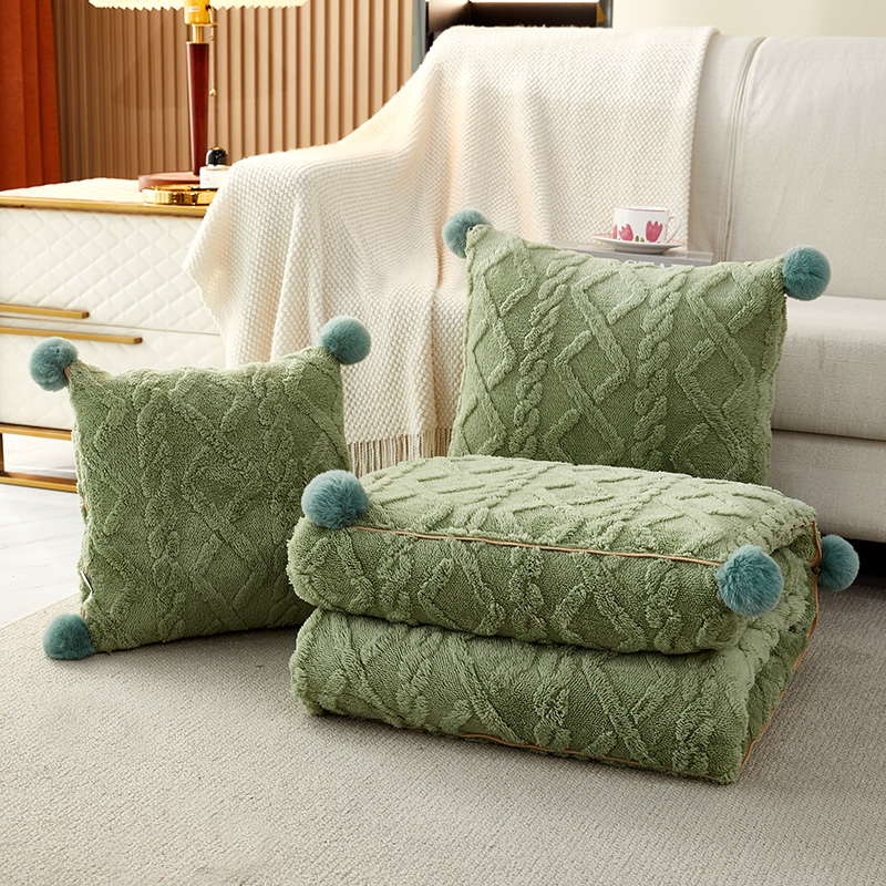 车载抱枕被子两用2022新款冬季加厚珊瑚绒车用午S睡枕头毯子二合