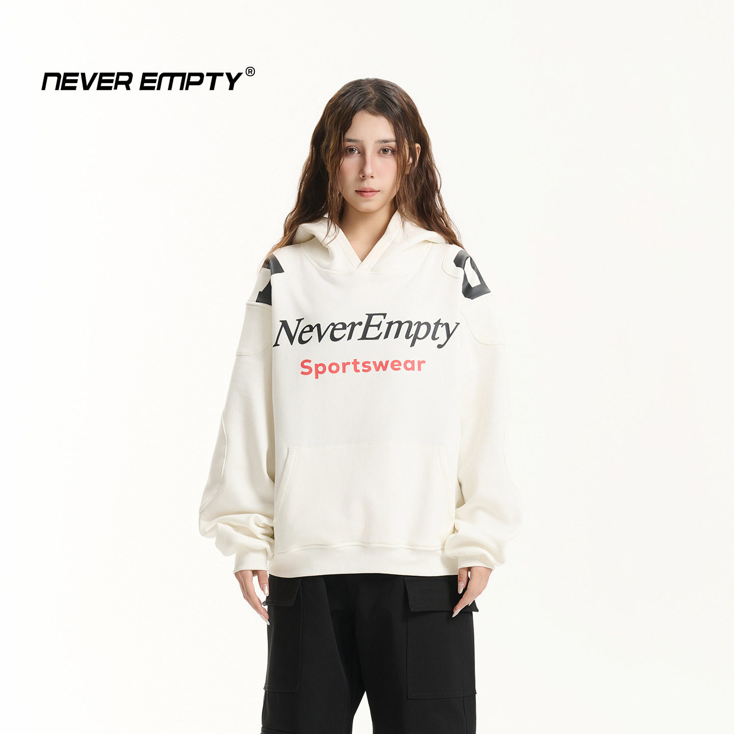 NEVEREMPTY白色连帽卫衣2025秋