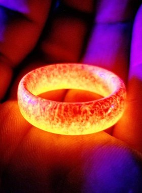 夜光戒指男女树脂变色q发光炫酷动漫会发光的魔戒吸光戒子潮男学