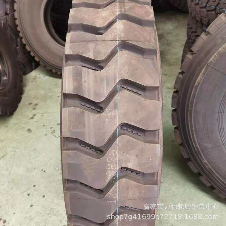 1200R20汽车轮胎中短途自卸车搅拌车轮胎矿山花纹大载防扎1200r20