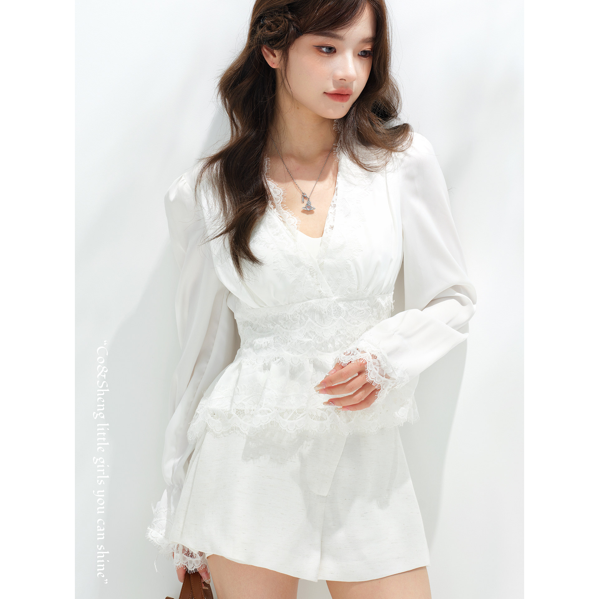 小个子法式气质衬衫春夏新款女长袖衬衣上衣V领蕾丝收腰显瘦T恤女