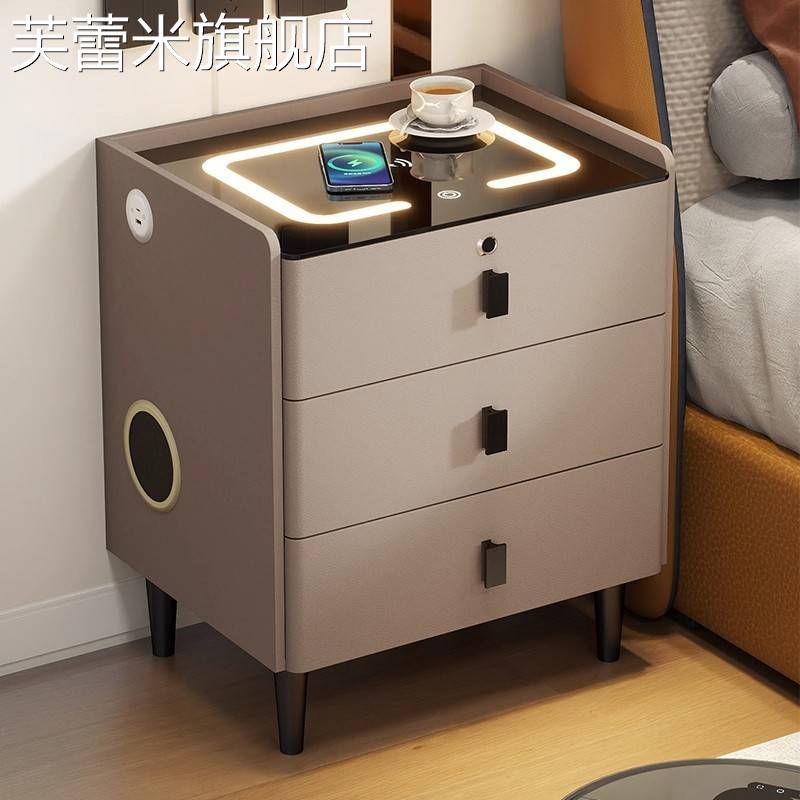 芙蕾米2025新款现代简约全实木智能床头柜卧室家用多功能无线充蓝牙音箱饰品摆件垫垫