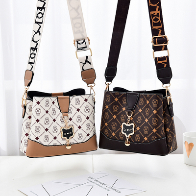 夏季小包包女2025新款休闲宽肩带水桶女包韩版百搭单肩软皮斜挎包