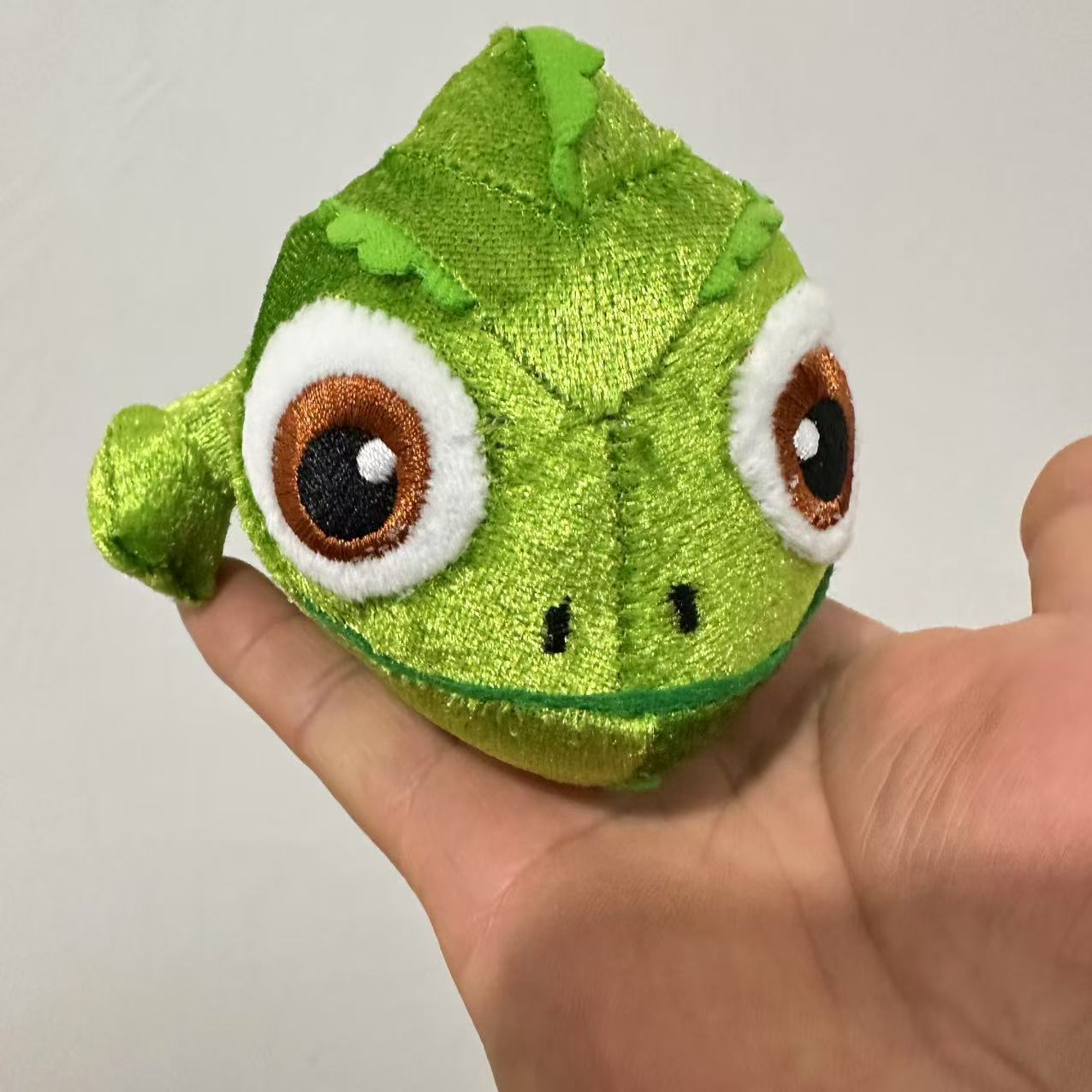 带磁盘底座pascal shoulder plus变色龙坐肩磁铁蜥蜴毛绒玩具