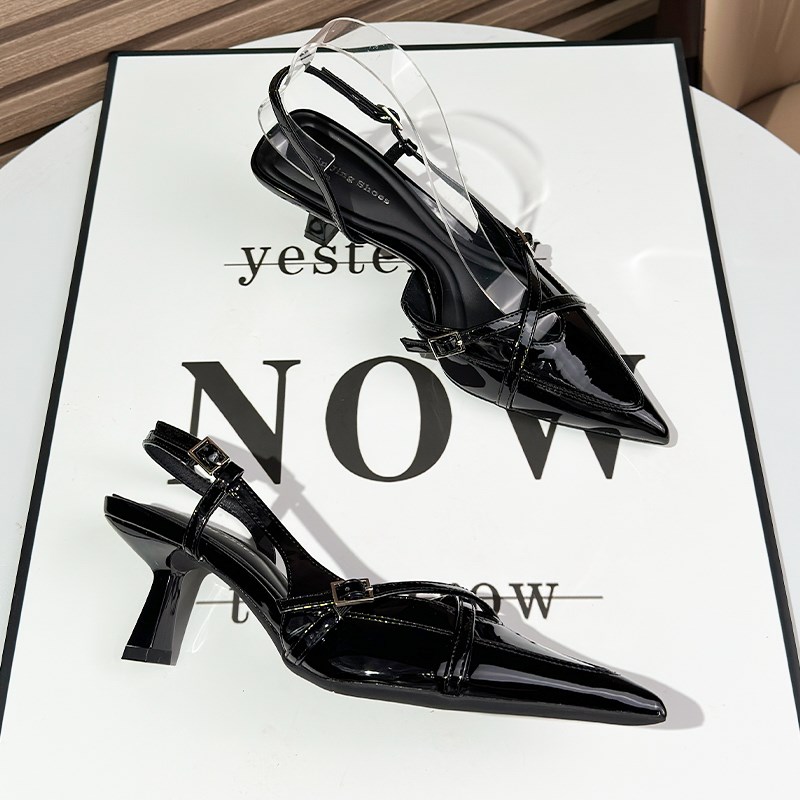 一字带低跟c包头凉鞋女夏季新款2025年新款后空黑色职业尖头高跟