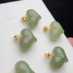 As925镶嵌和田玉屁桃清水青黄口万能吊坠