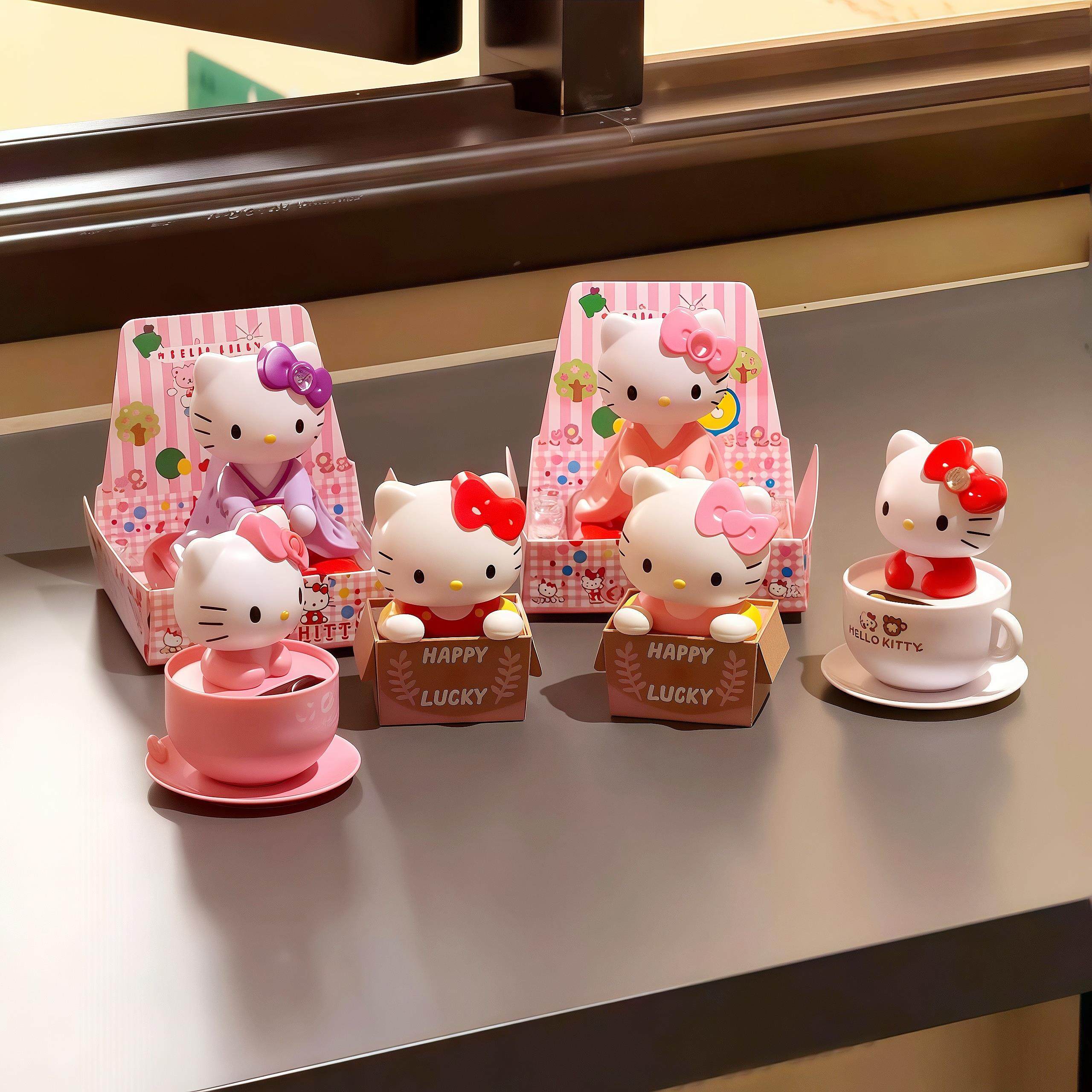 【办公室的好搭子】哈喽kitty桌面摆件可爱太阳能摇头kt公仔装饰