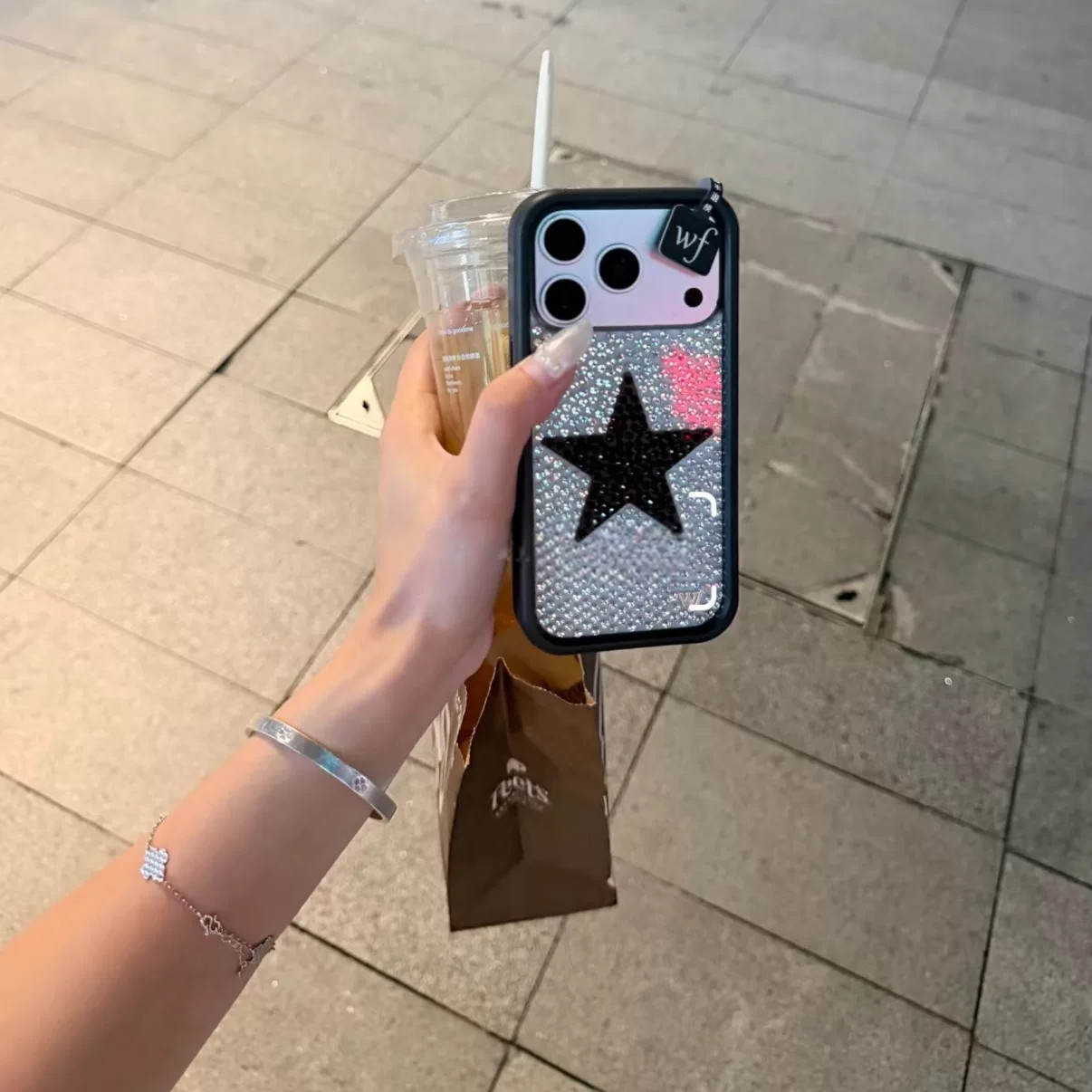 WF闪耀系列镶钻白钻黑五角星适用于苹果iPhone18/17/16ProMax个性磁吸手机壳防摔15promax保护套wf华强北同款