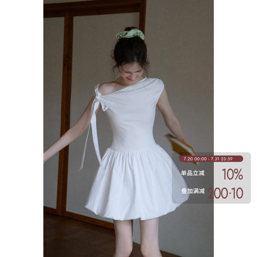 EGGKA白色斜肩系带花苞洋