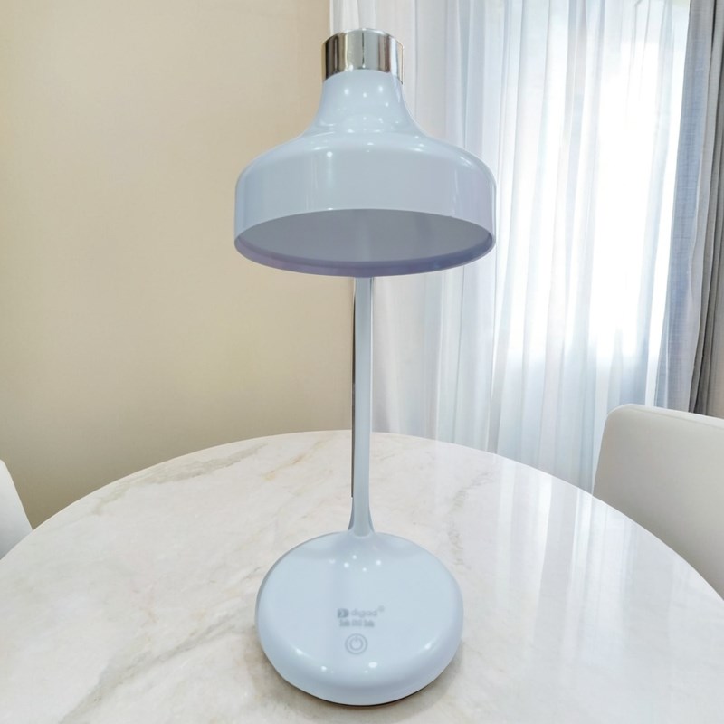 迪伽迪97LED护眼台灯充插两用灯杆调 学生宿舍三种变光