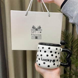 波点陶瓷杯子ins风北欧创意马克杯家用办公室喝水杯带盖礼盒包装